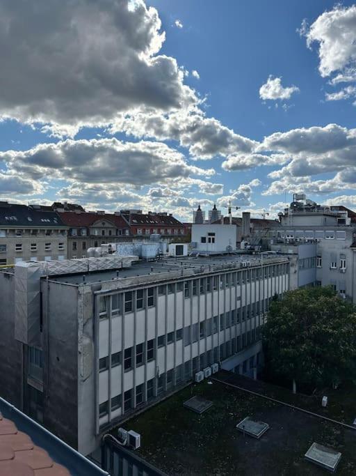 Modern Apartment Centrally Located Zagreb Extérieur photo